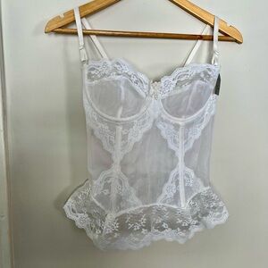 Vintage White Corset 
Brand new with tags ❤️‍🔥 36C